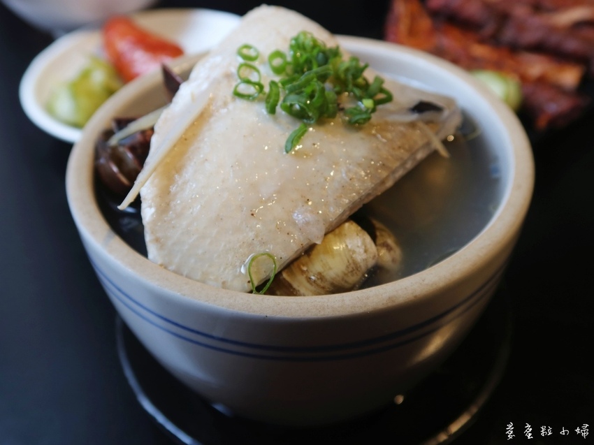 北門-蝦仁飯·煲湯,蝦仁飯加半熟蛋,古早味炸排骨值得一試,北門捷運站美食