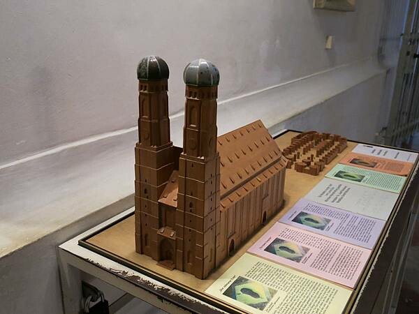 德國_慕尼黑老城區半日遊(卡爾廣場、瑪莉恩廣場、穀物市場)