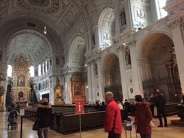 德國_慕尼黑老城區半日遊(卡爾廣場、瑪莉恩廣場、穀物市場)