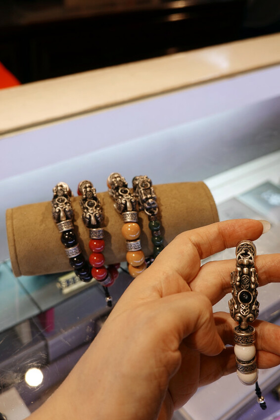 鶯歌陶瓷老街必逛的未來能量實驗室能量礦晶體,高科技與古老智慧完美結合的有感能量商品,簡單測試就能感受震撼