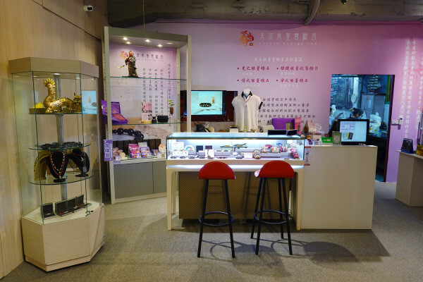 鶯歌陶瓷老街必逛的未來能量實驗室能量礦晶體,高科技與古老智慧完美結合的有感能量商品,簡單測試就能感受震撼