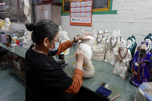 鶯歌陶瓷老街必逛的未來能量實驗室能量礦晶體,高科技與古老智慧完美結合的有感能量商品,簡單測試就能感受震撼