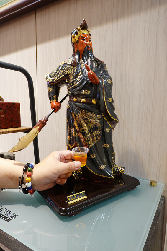 鶯歌陶瓷老街必逛的未來能量實驗室能量礦晶體,高科技與古老智慧完美結合的有感能量商品,簡單測試就能感受震撼