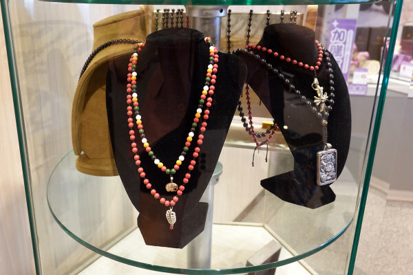 鶯歌陶瓷老街必逛的未來能量實驗室能量礦晶體,高科技與古老智慧完美結合的有感能量商品,簡單測試就能感受震撼