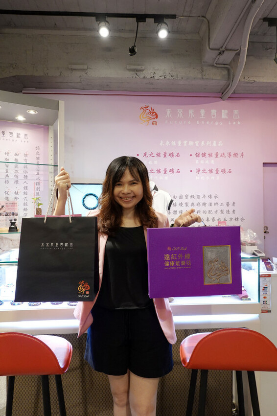 鶯歌陶瓷老街必逛的未來能量實驗室能量礦晶體,高科技與古老智慧完美結合的有感能量商品,簡單測試就能感受震撼