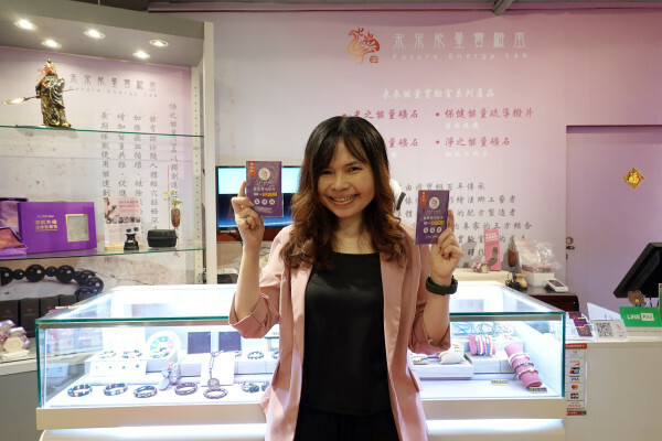 鶯歌陶瓷老街必逛的未來能量實驗室能量礦晶體,高科技與古老智慧完美結合的有感能量商品,簡單測試就能感受震撼