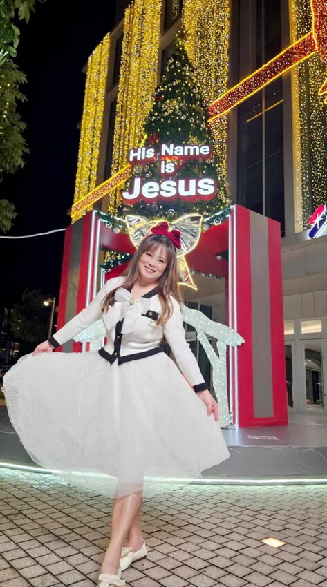 最適合過聖誕、耶誕氣氛最濃【2024必拍超夢幻聖誕打卡熱點】10層樓高聖誕禮物盒、7.5米高聖誕樹 - TinTin緹緹的旋律