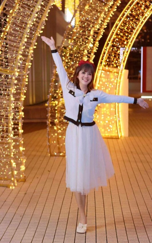 最適合過聖誕、耶誕氣氛最濃【2024必拍超夢幻聖誕打卡熱點】10層樓高聖誕禮物盒、7.5米高聖誕樹 - TinTin緹緹的旋律