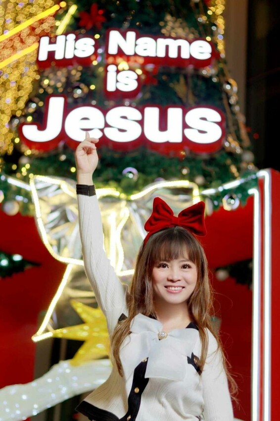 最適合過聖誕、耶誕氣氛最濃【2024必拍超夢幻聖誕打卡熱點】10層樓高聖誕禮物盒、7.5米高聖誕樹 - TinTin緹緹的旋律