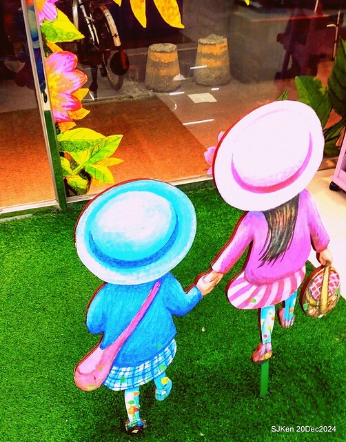 Hi-Life Convenience store Hsinchu river branch store with Jimmy painting theme store, 新竹 Hi-life 護城河畔幾米主題店 by SJKen , Dec 20, 2024. Hi-Life Convenience store Hsinchu river branch store with Jimmy painting theme store, 新竹 Hi-life 護城河畔幾米主題店 by SJKen , Dec 20, 2024.