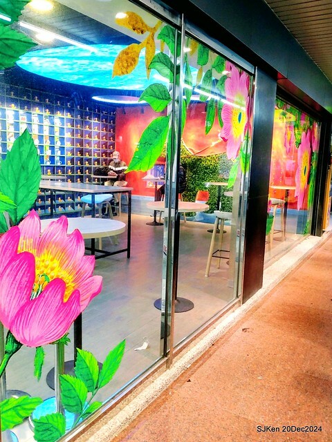 Hi-Life Convenience store Hsinchu river branch store with Jimmy painting theme store, 新竹 Hi-life 護城河畔幾米主題店 by SJKen , Dec 20, 2024. Hi-Life Convenience store Hsinchu river branch store with Jimmy painting theme store, 新竹 Hi-life 護城河畔幾米主題店 by SJKen , Dec 20, 2024.