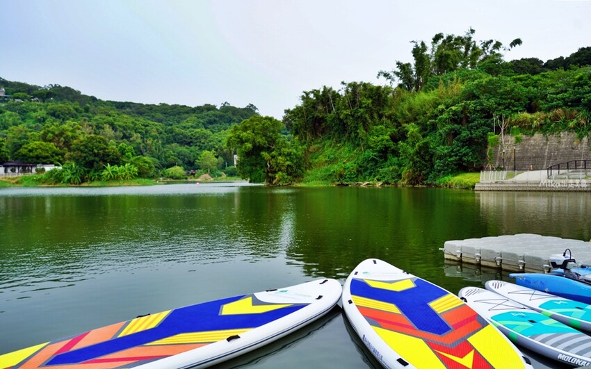 新竹青草湖SUP立槳體驗！天鵝船水上活動 交通資訊 價目表全攻略。