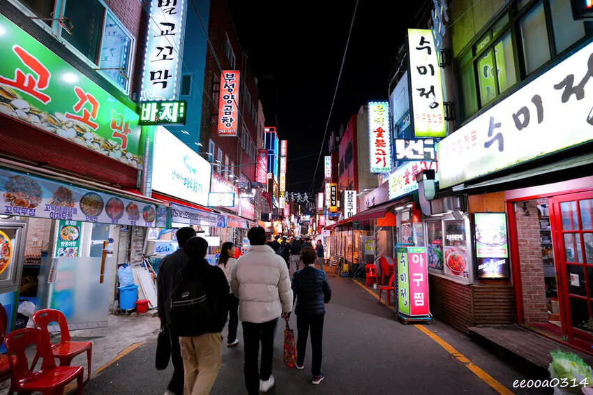 韓國釜山夜市美食「富平罐頭市場」，南浦洞密陽血腸豬肉湯飯，釜