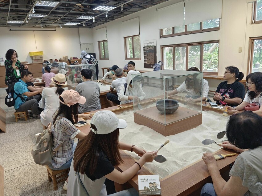 台中海線一日遊！牛罵頭遺址考古 高美燈塔拍美，文青路線輕鬆玩。