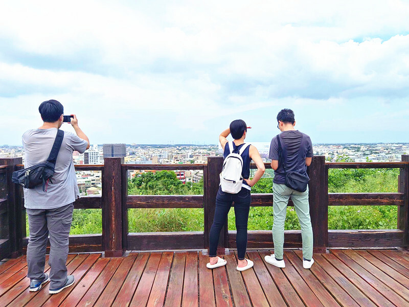 台中海線一日遊！牛罵頭遺址考古 高美燈塔拍美，文青路線輕鬆玩。