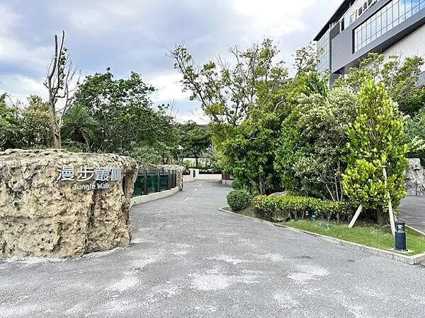 桃園Xpark水族館攻略！夢幻水母與企鵝隧道，親子必去打卡首選。