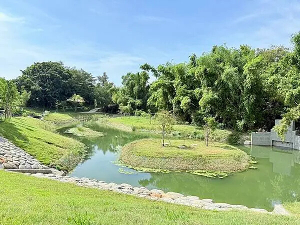 台南秘境再加一！哈赫拿爾森林走進 17 世紀古森林，造都市中的森林步道。