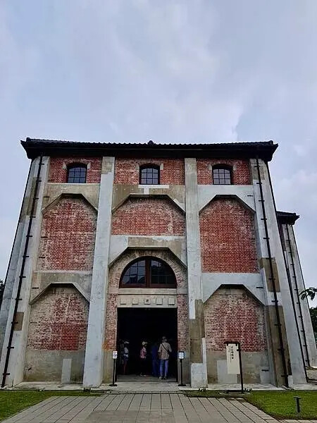 台南山上花園水道博物館!超大園區古蹟與小火車 戲水池,親子景點推薦。
