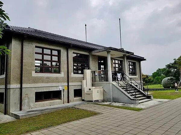 台南山上花園水道博物館!超大園區古蹟與小火車 戲水池,親子景點推薦。