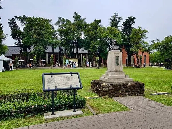 台南山上花園水道博物館!超大園區古蹟與小火車 戲水池,親子景點推薦。