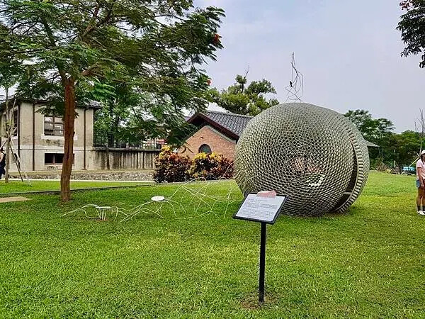 台南山上花園水道博物館!超大園區古蹟與小火車 戲水池,親子景點推薦。