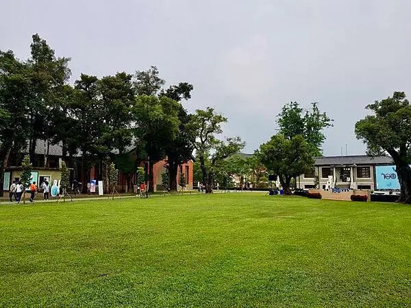 台南山上花園水道博物館!超大園區古蹟與小火車 戲水池,親子景點推薦。