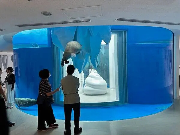 桃園Xpark水族館攻略！夢幻水母與企鵝隧道，親子必去打卡首選。