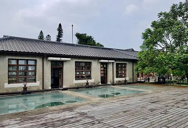 台南山上花園水道博物館!超大園區古蹟與小火車 戲水池,親子景點推薦。