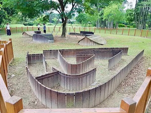 台南山上花園水道博物館!超大園區古蹟與小火車 戲水池,親子景點推薦。