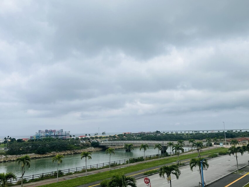 iias 沖繩豐崎:那霸機場附近購物中心。豐崎美麗陽光海濱。還可觀看一架架飛機降落。瀬長島龍神の湯泡溫泉賞夜景以及桑拿浴