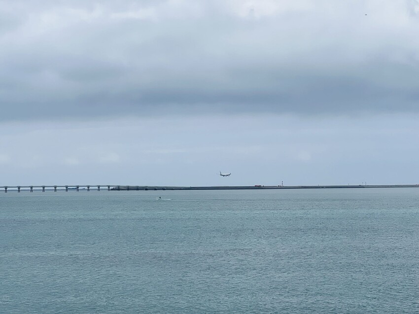 iias 沖繩豐崎:那霸機場附近購物中心。豐崎美麗陽光海濱。還可觀看一架架飛機降落。瀬長島龍神の湯泡溫泉賞夜景以及桑拿浴