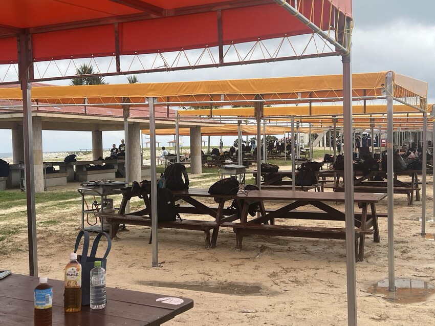 iias 沖繩豐崎:那霸機場附近購物中心。豐崎美麗陽光海濱。還可觀看一架架飛機降落。瀬長島龍神の湯泡溫泉賞夜景以及桑拿浴