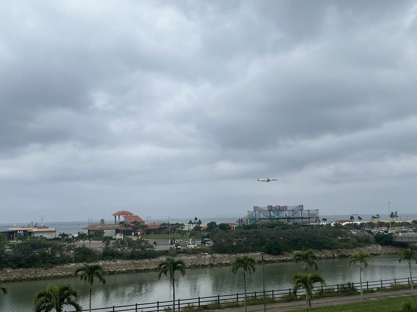 iias 沖繩豐崎:那霸機場附近購物中心。豐崎美麗陽光海濱。還可觀看一架架飛機降落。瀬長島龍神の湯泡溫泉賞夜景以及桑拿浴