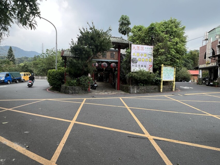 新北市深坑半日遊:深坑老街、深坑木棉花道。午餐Arc Cafe