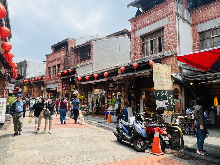 新北市深坑半日遊:深坑老街、深坑木棉花道。午餐Arc Cafe