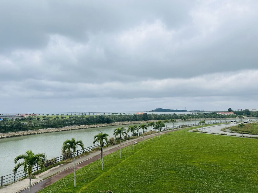 iias 沖繩豐崎:那霸機場附近購物中心。豐崎美麗陽光海濱。還可觀看一架架飛機降落。瀬長島龍神の湯泡溫泉賞夜景以及桑拿浴