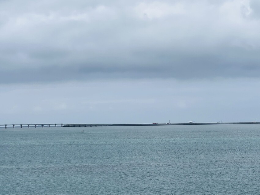 iias 沖繩豐崎:那霸機場附近購物中心。豐崎美麗陽光海濱。還可觀看一架架飛機降落。瀬長島龍神の湯泡溫泉賞夜景以及桑拿浴