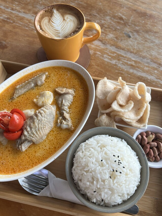 新北市深坑半日遊:深坑老街、深坑木棉花道。午餐Arc Cafe