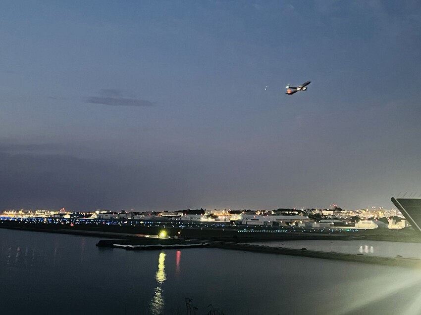 iias 沖繩豐崎:那霸機場附近購物中心。豐崎美麗陽光海濱。還可觀看一架架飛機降落。瀬長島龍神の湯泡溫泉賞夜景以及桑拿浴