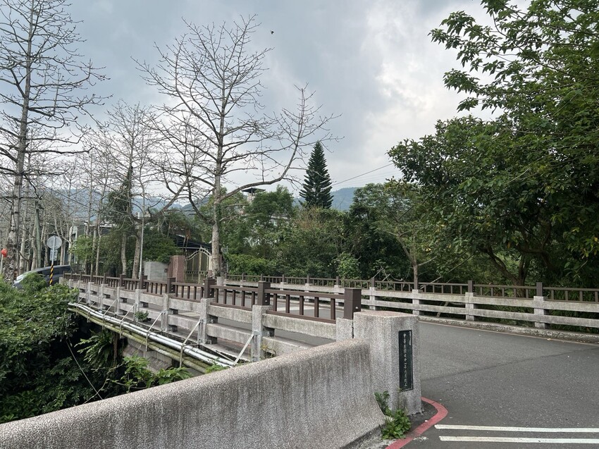 新北市深坑半日遊:深坑老街、深坑木棉花道。午餐Arc Cafe