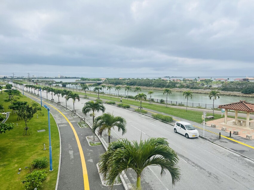 iias 沖繩豐崎:那霸機場附近購物中心。豐崎美麗陽光海濱。還可觀看一架架飛機降落。瀬長島龍神の湯泡溫泉賞夜景以及桑拿浴