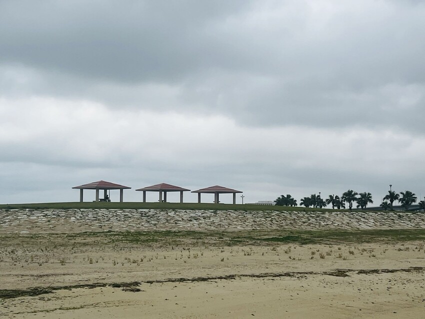 iias 沖繩豐崎:那霸機場附近購物中心。豐崎美麗陽光海濱。還可觀看一架架飛機降落。瀬長島龍神の湯泡溫泉賞夜景以及桑拿浴