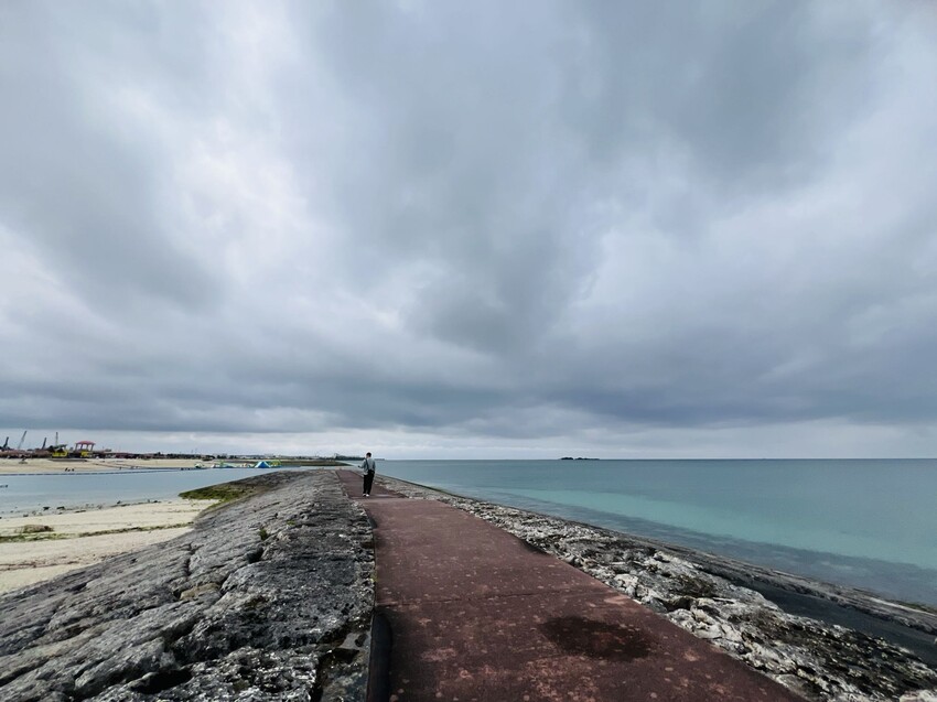 iias 沖繩豐崎:那霸機場附近購物中心。豐崎美麗陽光海濱。還可觀看一架架飛機降落。瀬長島龍神の湯泡溫泉賞夜景以及桑拿浴