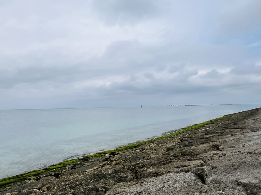 iias 沖繩豐崎:那霸機場附近購物中心。豐崎美麗陽光海濱。還可觀看一架架飛機降落。瀬長島龍神の湯泡溫泉賞夜景以及桑拿浴