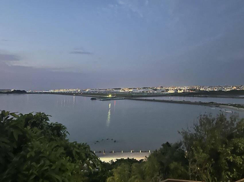 iias 沖繩豐崎:那霸機場附近購物中心。豐崎美麗陽光海濱。還可觀看一架架飛機降落。瀬長島龍神の湯泡溫泉賞夜景以及桑拿浴
