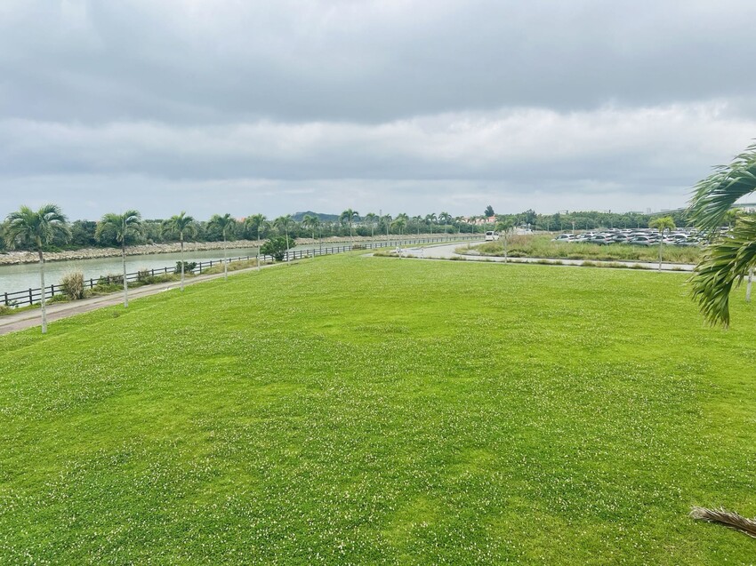 iias 沖繩豐崎:那霸機場附近購物中心。豐崎美麗陽光海濱。還可觀看一架架飛機降落。瀬長島龍神の湯泡溫泉賞夜景以及桑拿浴