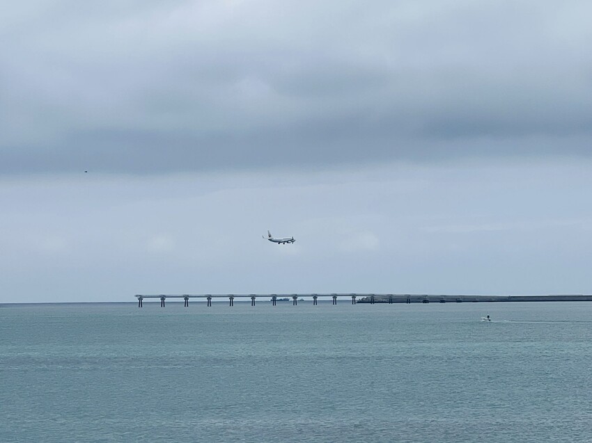 iias 沖繩豐崎:那霸機場附近購物中心。豐崎美麗陽光海濱。還可觀看一架架飛機降落。瀬長島龍神の湯泡溫泉賞夜景以及桑拿浴