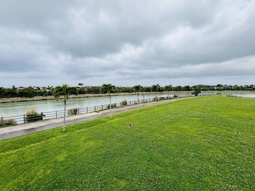 iias 沖繩豐崎:那霸機場附近購物中心。豐崎美麗陽光海濱。還可觀看一架架飛機降落。瀬長島龍神の湯泡溫泉賞夜景以及桑拿浴