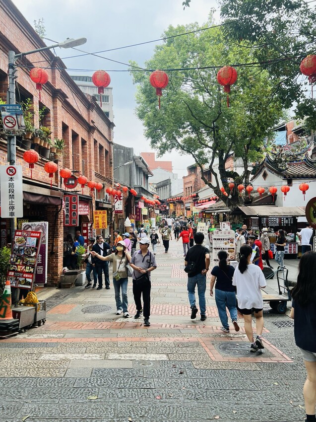 新北市深坑半日遊:深坑老街、深坑木棉花道。午餐Arc Cafe