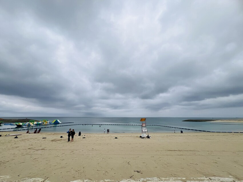 iias 沖繩豐崎:那霸機場附近購物中心。豐崎美麗陽光海濱。還可觀看一架架飛機降落。瀬長島龍神の湯泡溫泉賞夜景以及桑拿浴